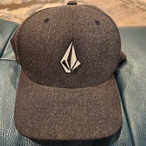 Volcom flexfit hat. Size L/XL